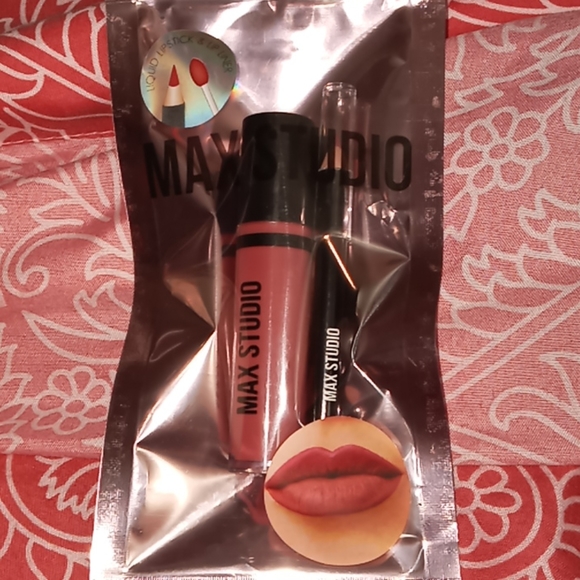 MAX STUDIO matte lip kit liquid lipstick and liner - Picture 1 of 2